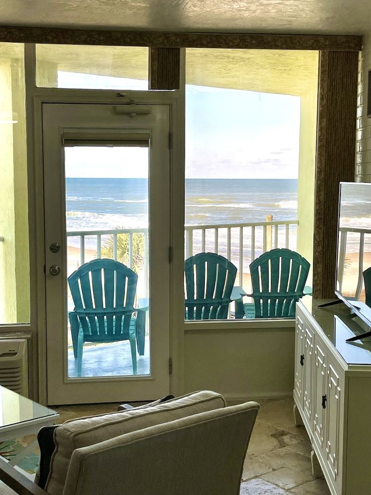 Symphony Beach Club Suite, 1 Bedroom, Ocean View, Beachfront (Sea Dreams) 7