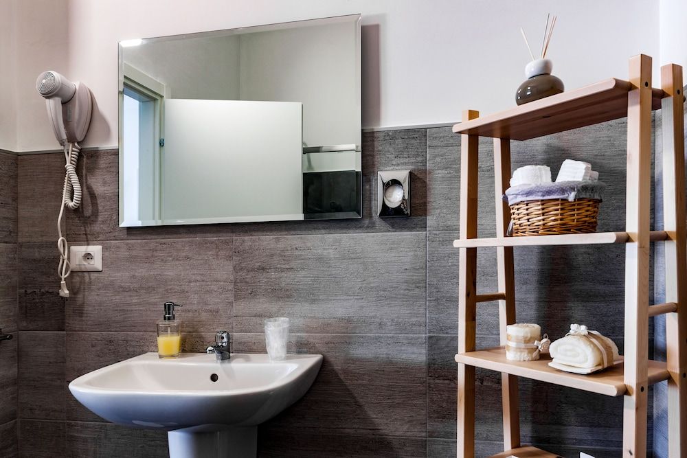 Travel Station City Triple Room 5