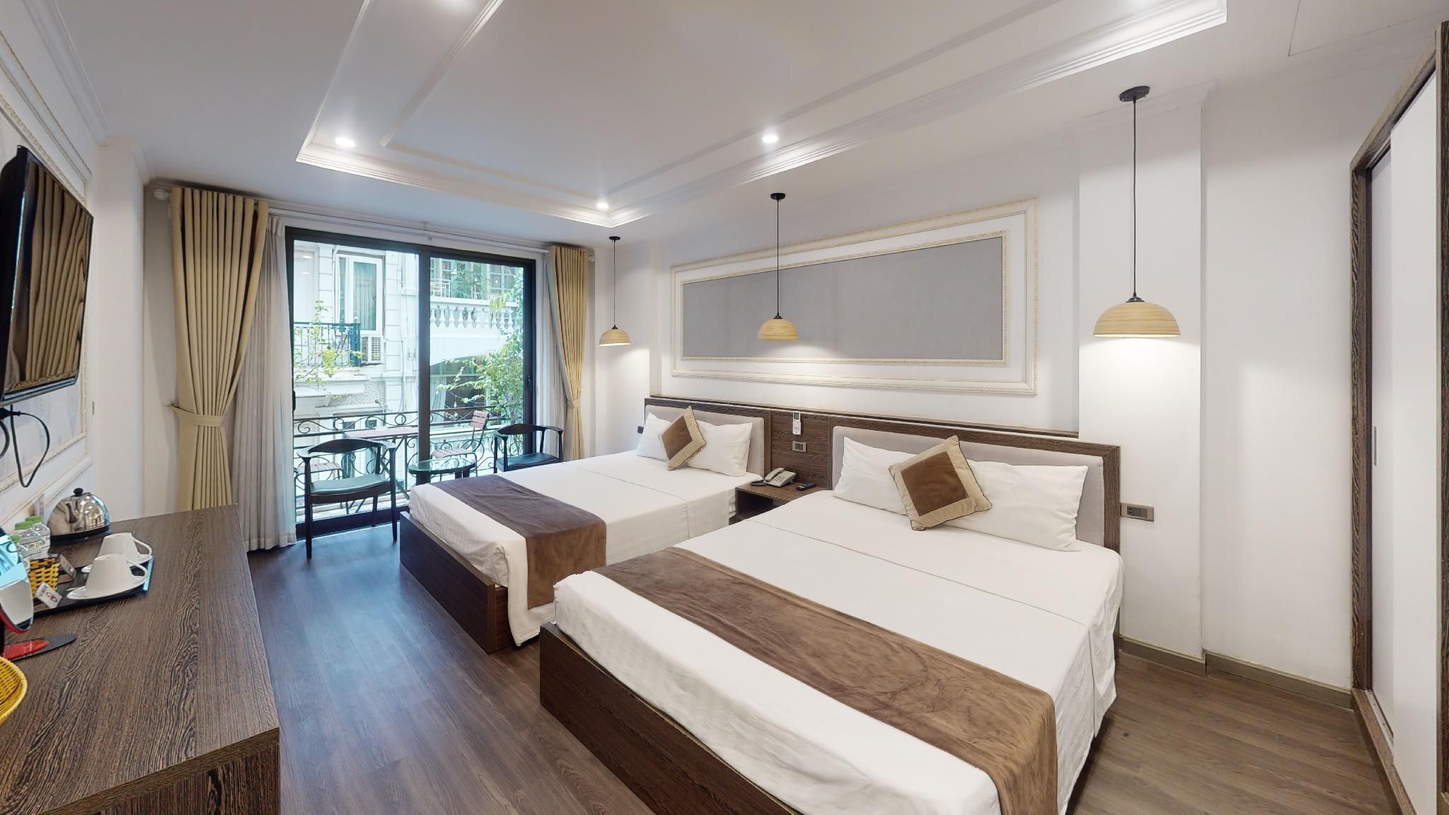 Galliot Central Hotel Family Suite City View 5