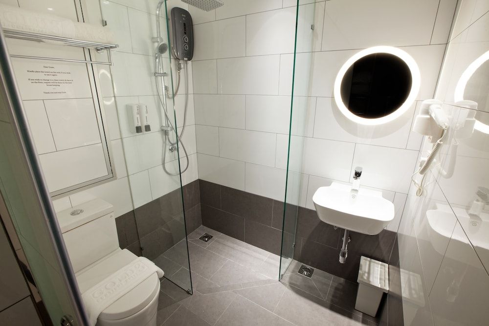 Gold3 Boutique Hotel Deluxe Twin Room, No Windows 2