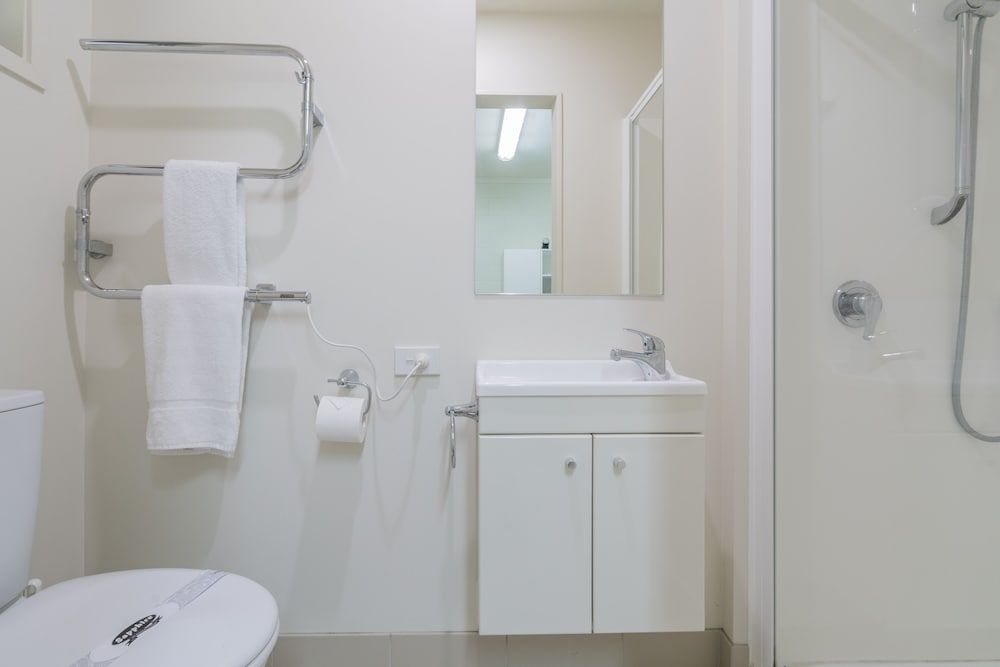 Ocean Serenity Apartments Whitianga Apartment 43, Two bedroom and a “sleep out” plus Two bathrooms 10