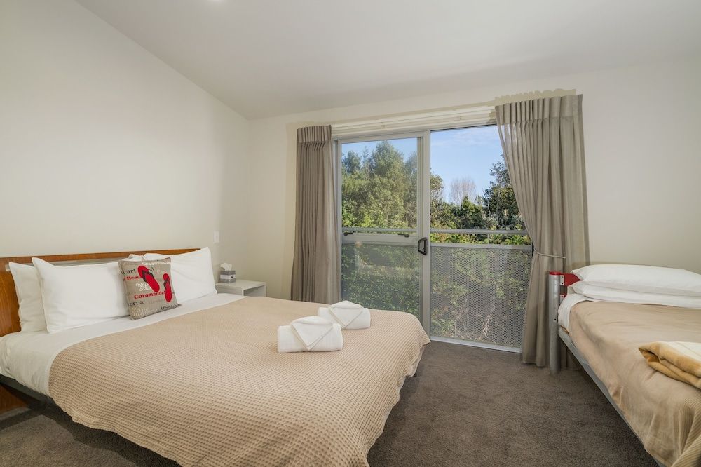 Ocean Serenity Apartments Whitianga Apartment 43, Two bedroom and a “sleep out” plus Two bathrooms 2