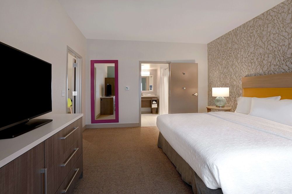 Room, 1 King Bed, Accessible (Mobility & Hearing, 3x3 Shower)
