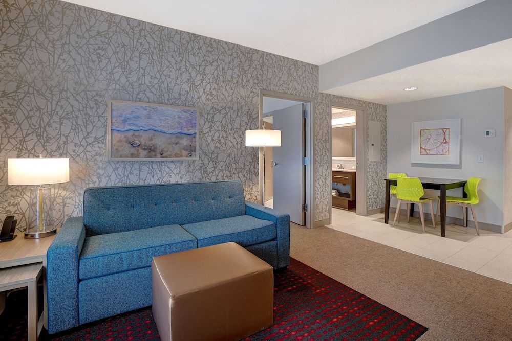 Suite, 1 King Bed, Accessible, Bathtub