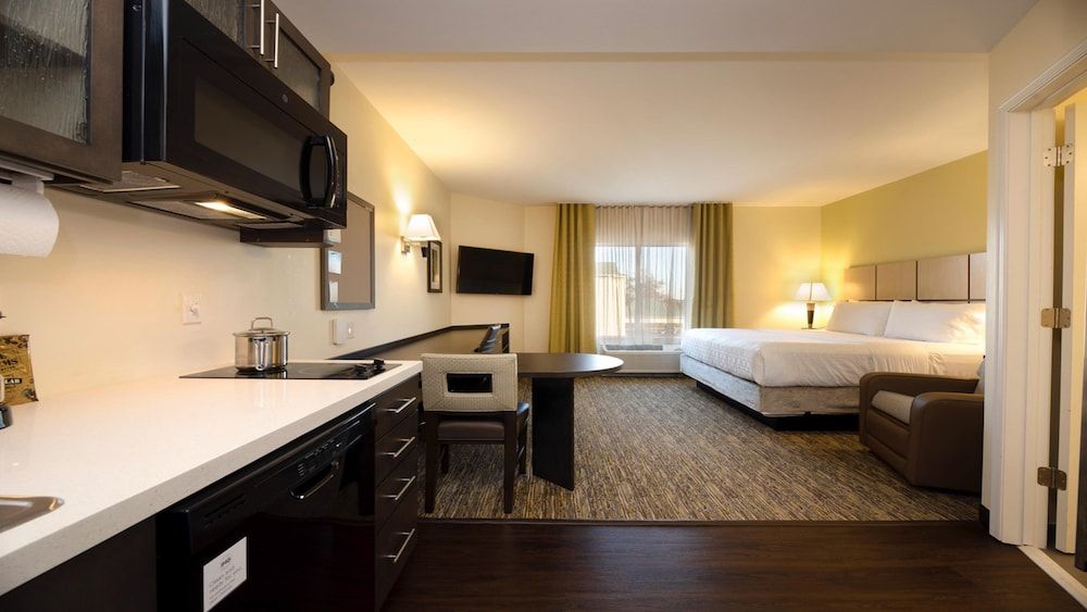 Studio Suite, 1 King Bed, Mobility Accessible (Communications, Access Tub)