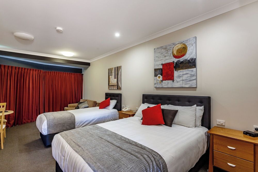 Eastgate on the Range Motel Queen Single Room (Triple) 2