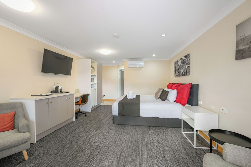 Eastgate on the Range Motel Superior King Room 2