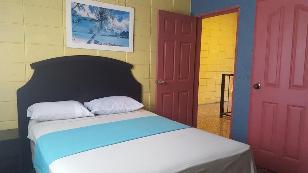 Guesthouse Dos Molinos Basic Single Room, 1 Double Bed, Patio, Courtyard View 2