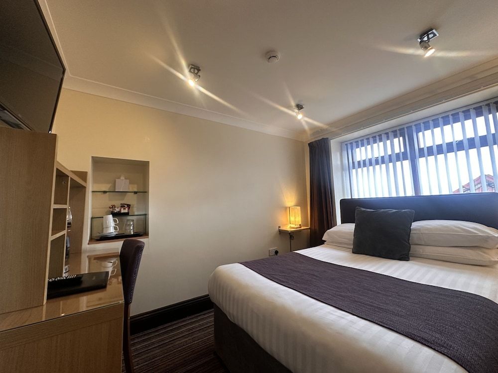 The Bell Guest House Junior Double Room, Ensuite 2