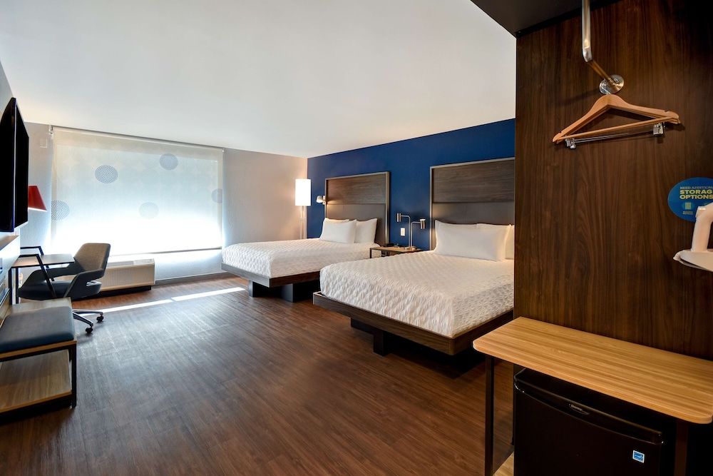 Room, 2 Queen Beds, Accessible (Mobility/Hearing, Roll In Shower)