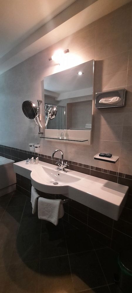 Monte Casa Spa & Wellness Family Room, Balcony, Park View 7