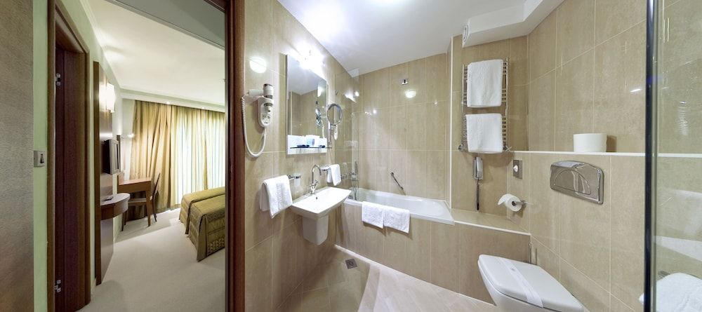 Monte Casa Spa & Wellness Family Room, Balcony, Park View 6