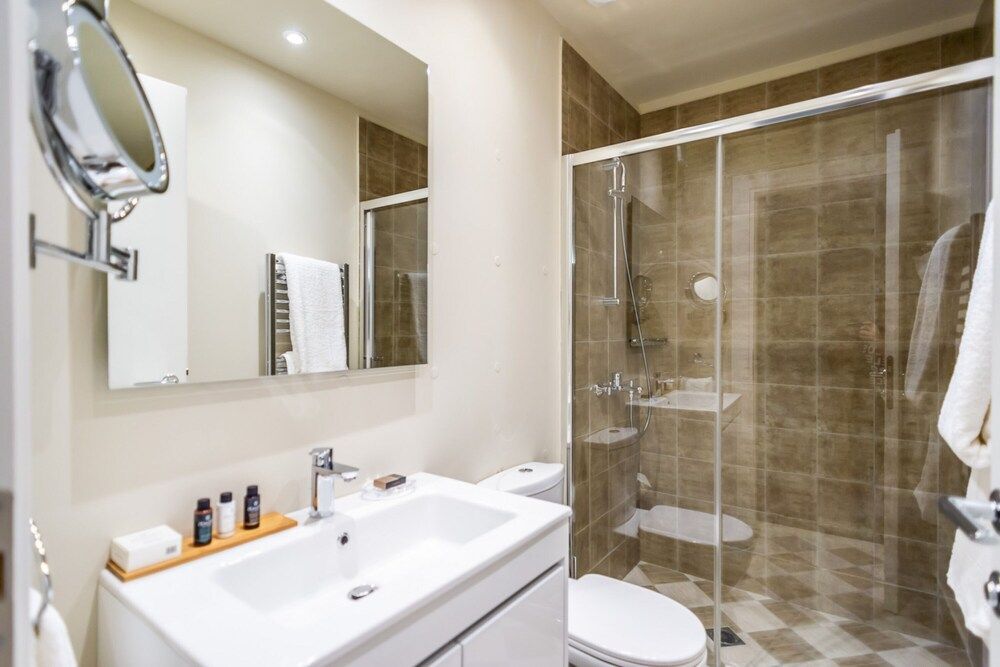 33 Solonos Suites Junior Suite 7