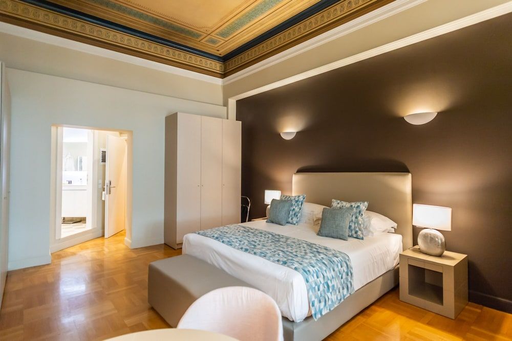 33 Solonos Suites Superior Suite 4