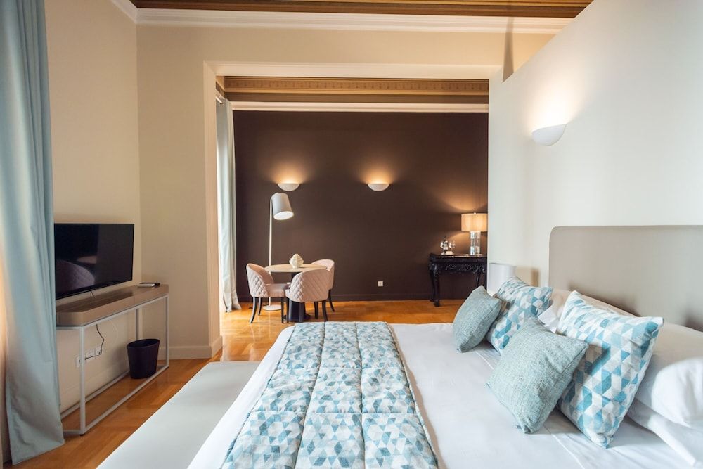 33 Solonos Suites Superior Room, 1 Queen Bed 3