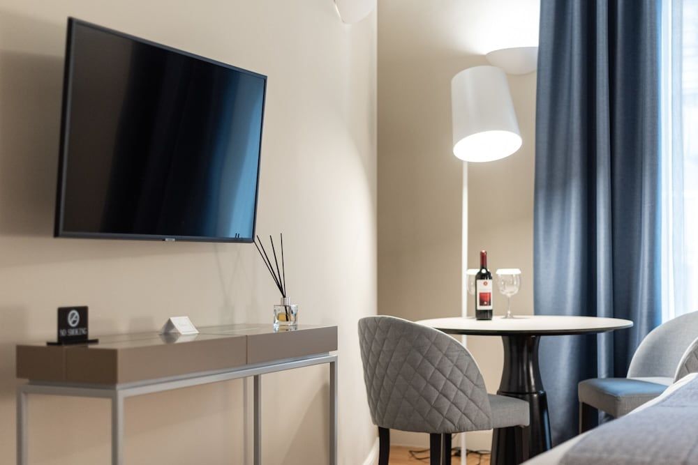 33 Solonos Suites Superior Suite 17