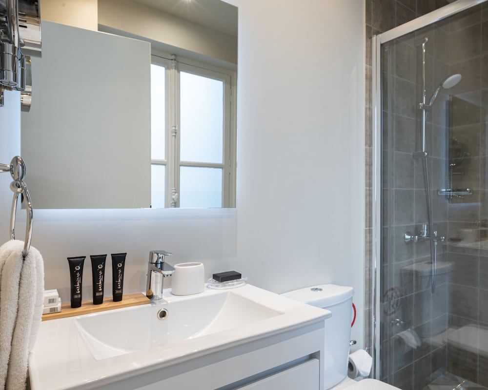 33 Solonos Suites Standard Suite, Balcony 12