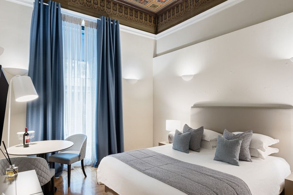33 Solonos Suites Superior Suite 5