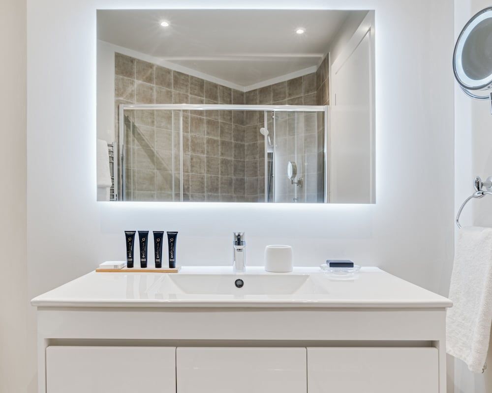 33 Solonos Suites Superior Suite 10