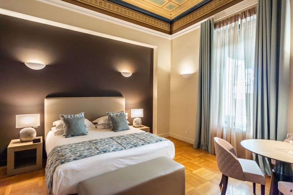 33 Solonos Suites Superior Suite 8