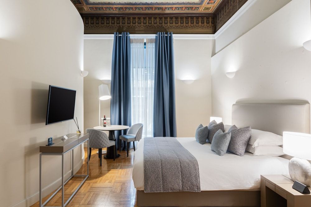 33 Solonos Suites Superior Suite 2
