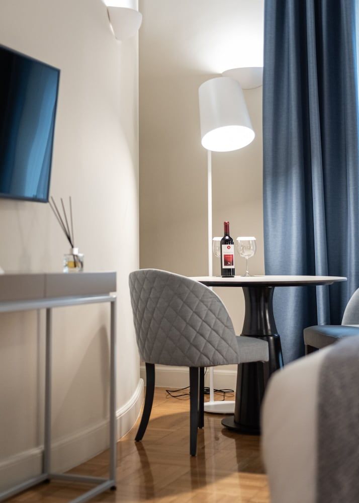 33 Solonos Suites Superior Suite 18