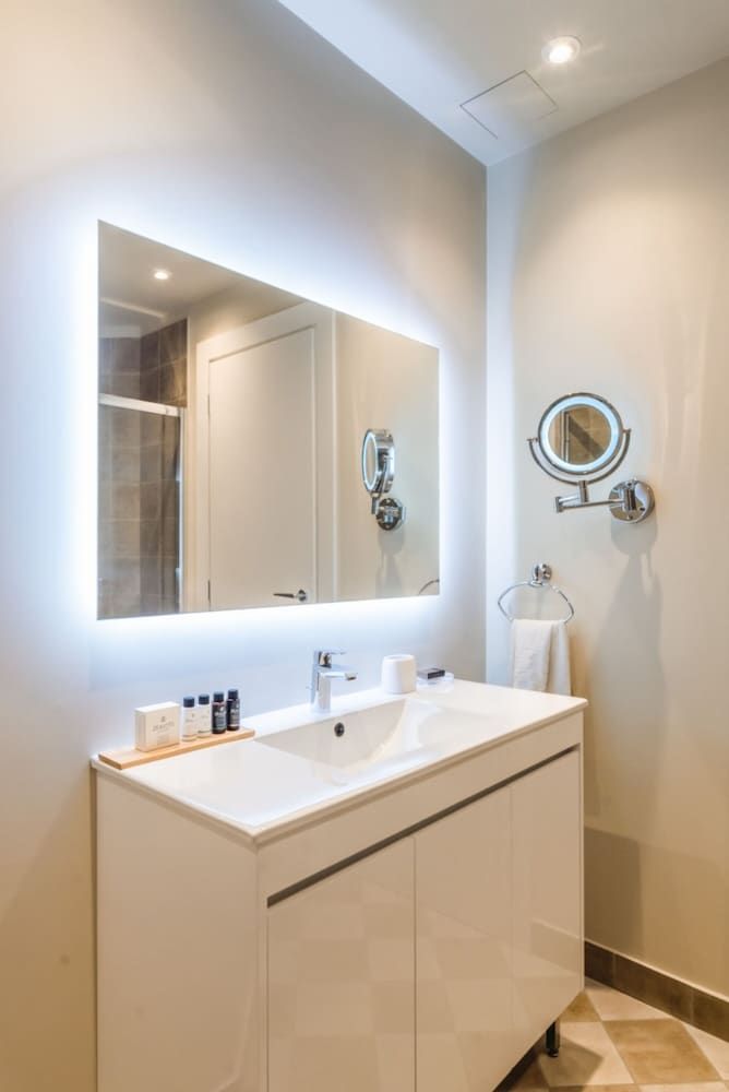 33 Solonos Suites Superior Suite 11