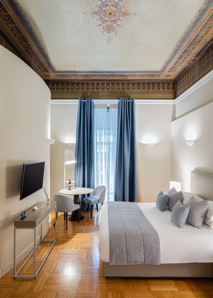 33 Solonos Suites Superior Suite