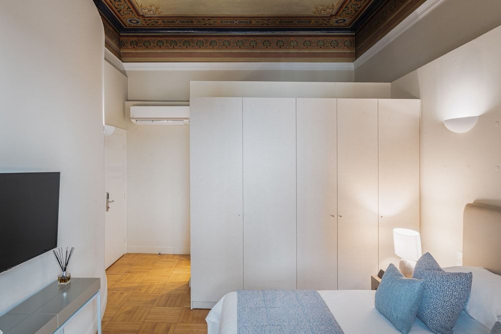 33 Solonos Suites Junior Suite 14