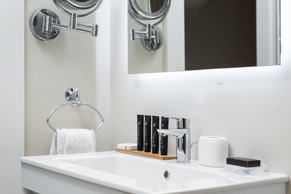 33 Solonos Suites Junior Suite 11