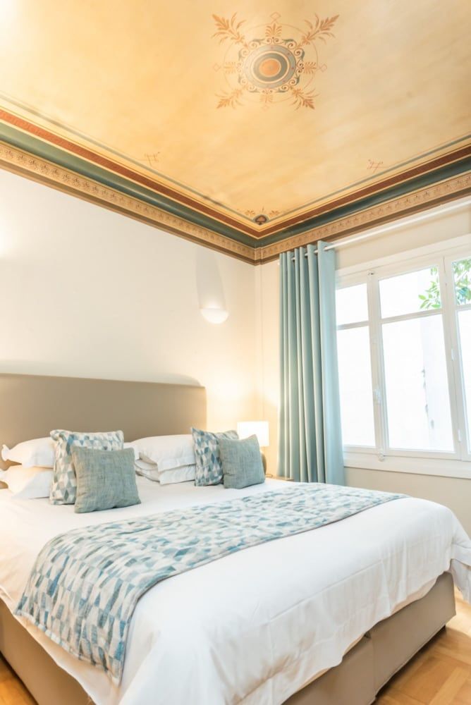 33 Solonos Suites Junior Suite