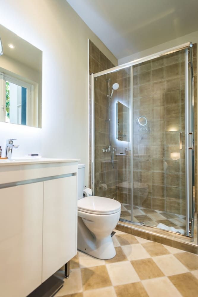 33 Solonos Suites Standard Suite, Balcony 8