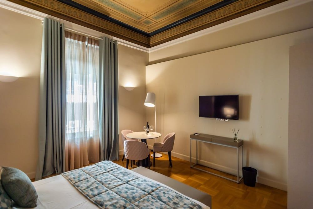 33 Solonos Suites Superior Suite 16