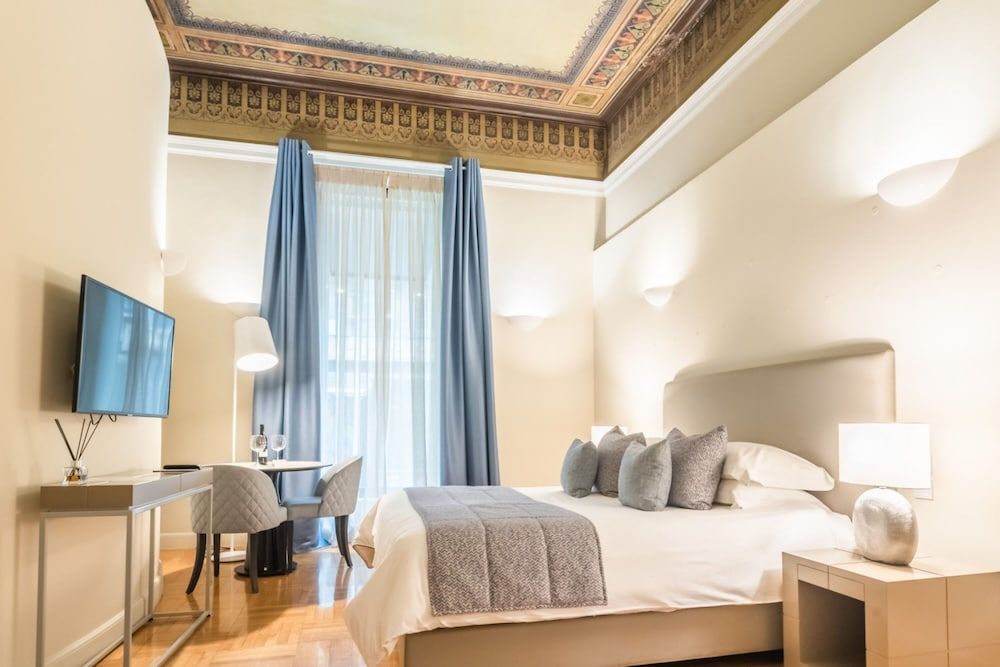 33 Solonos Suites Superior Suite 3