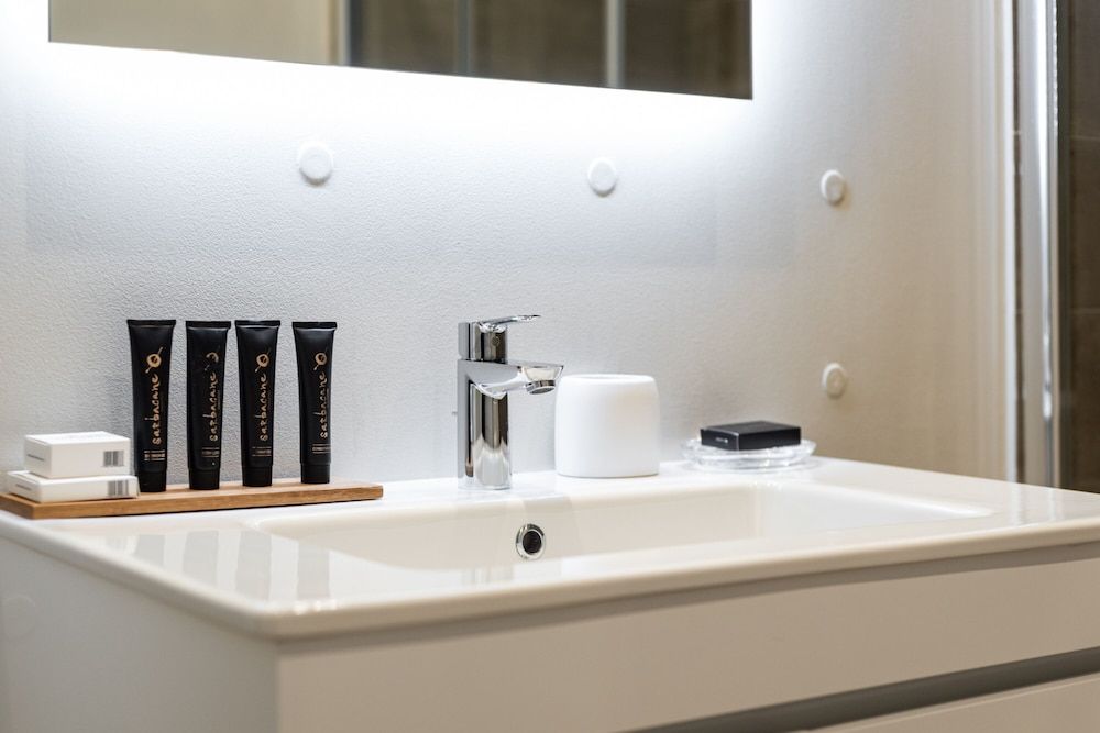 33 Solonos Suites Superior Room, 1 Queen Bed 8