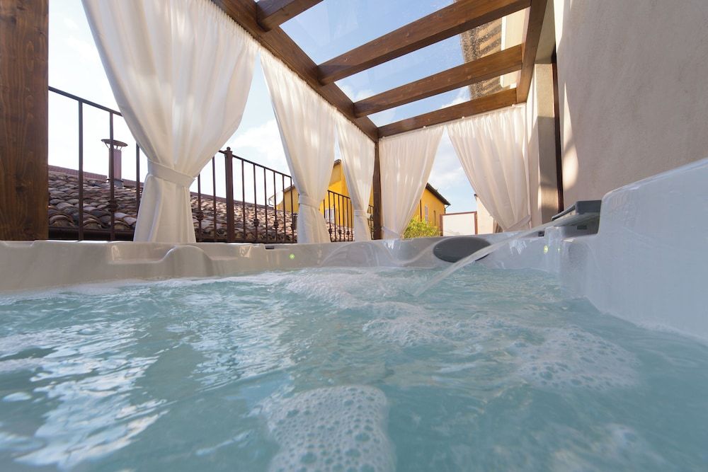Di Sabatino Resort Suite with Jacuzzi 5