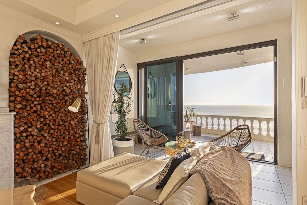 Clifton YOLO Spaces – Clifton Beachfront Apartments Clifton YOLO Spaces Clifton Beachfront Dream 30