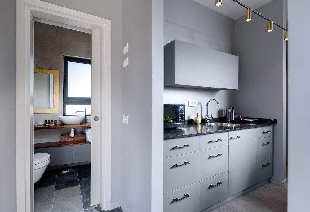 The Roof - By Sea Land Suites One Bedroom Suite 4