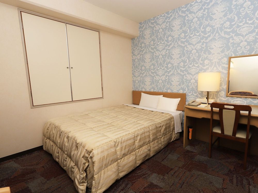 Double Room, Smoking