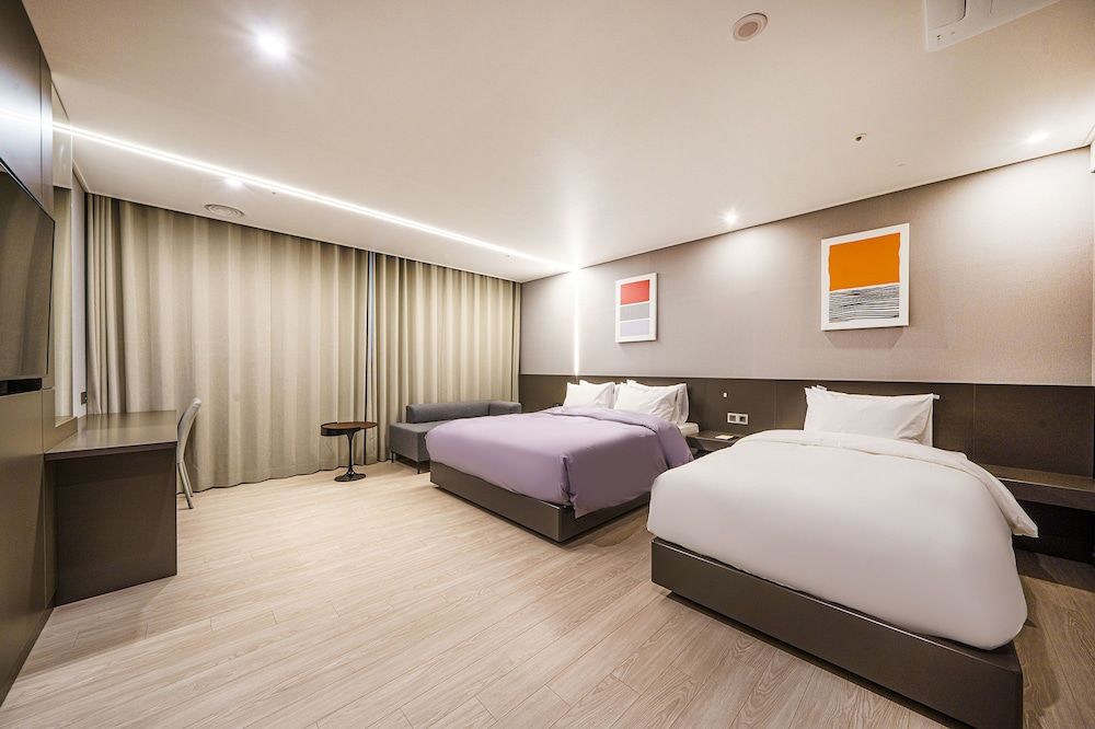 ACT Hotel Premiere Family 5