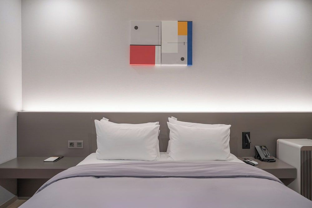 ACT Hotel Superior Double Room 4