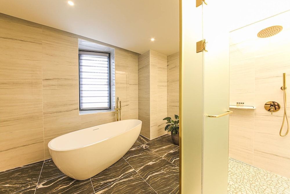 ACT Hotel Executive Suite Family 2