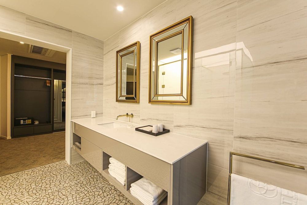 ACT Hotel Executive Suite Family 3