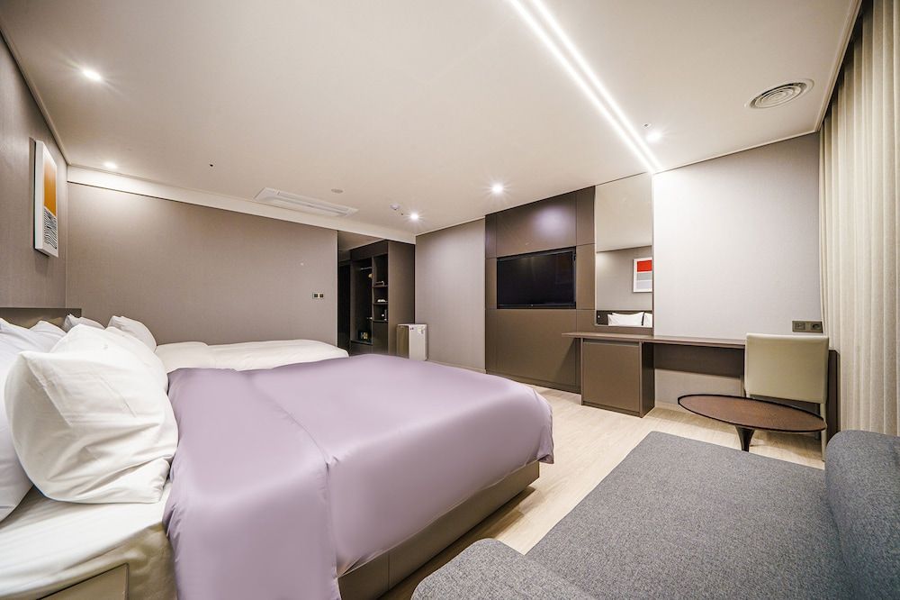 ACT Hotel Premiere Family 4