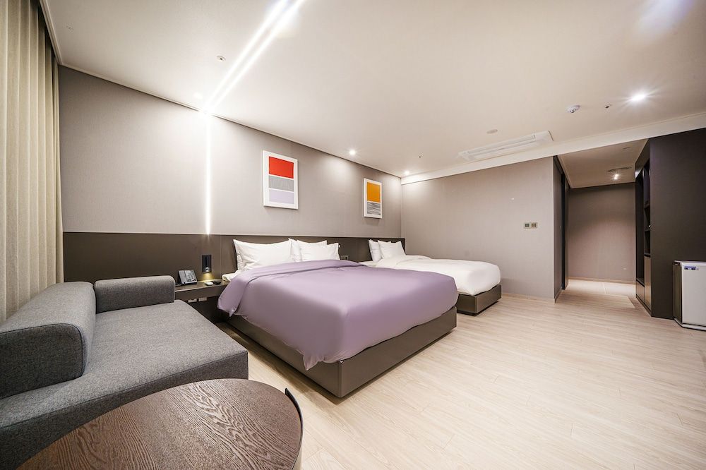 ACT Hotel Premiere Family 2