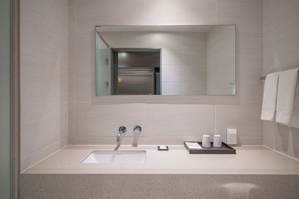 ACT Hotel Superior Double Room 6