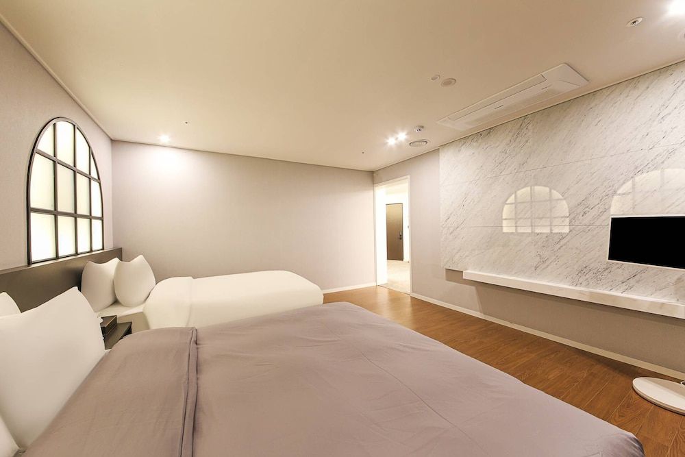 ACT Hotel Executive Suite Family