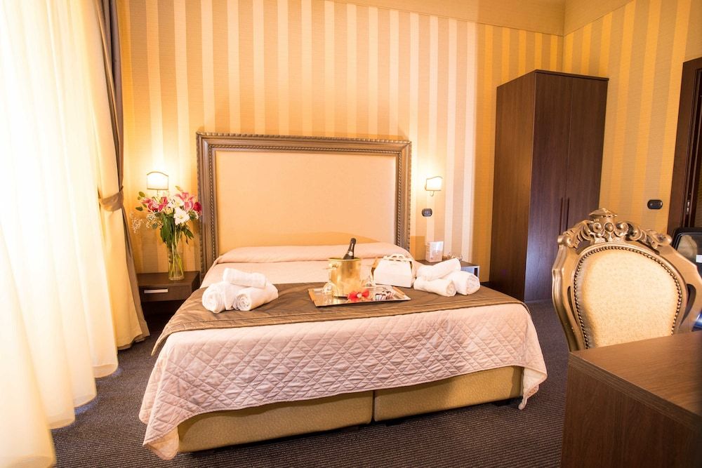 Nice Rome Holiday Standard Double or Twin Room 2