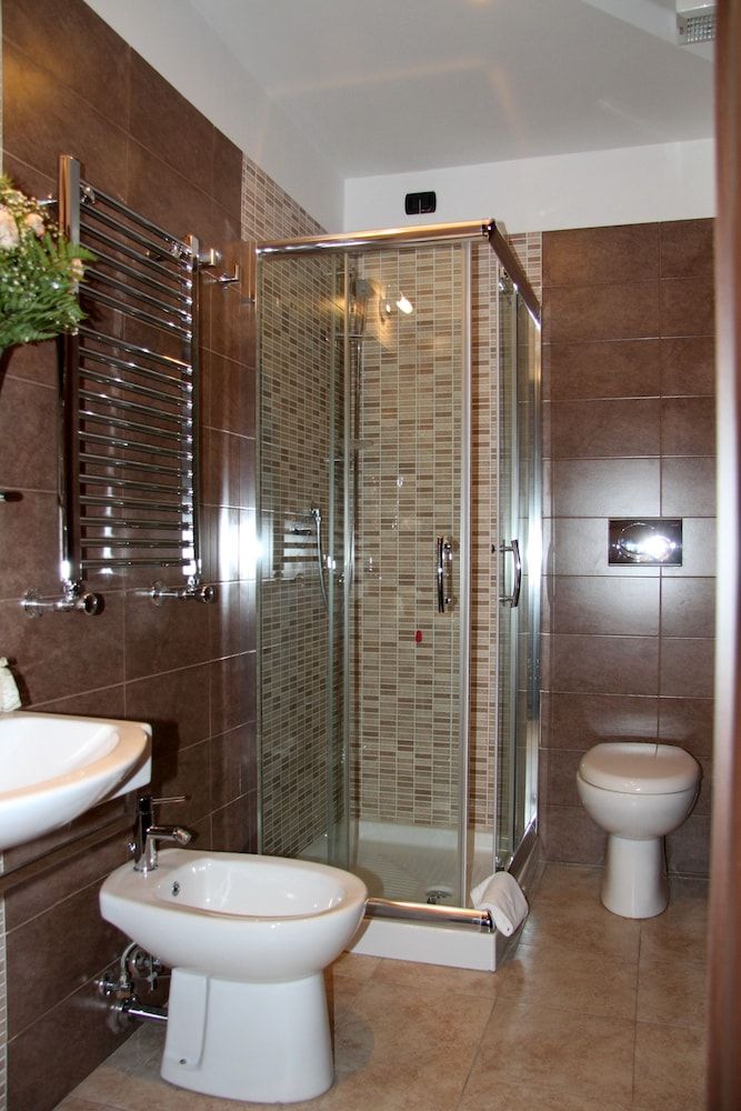 Nice Rome Holiday Standard Double or Twin Room 4