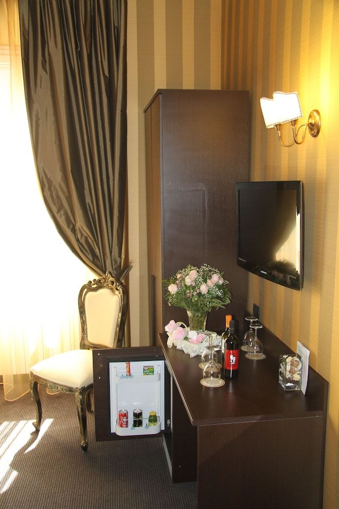 Nice Rome Holiday Standard Double or Twin Room 5